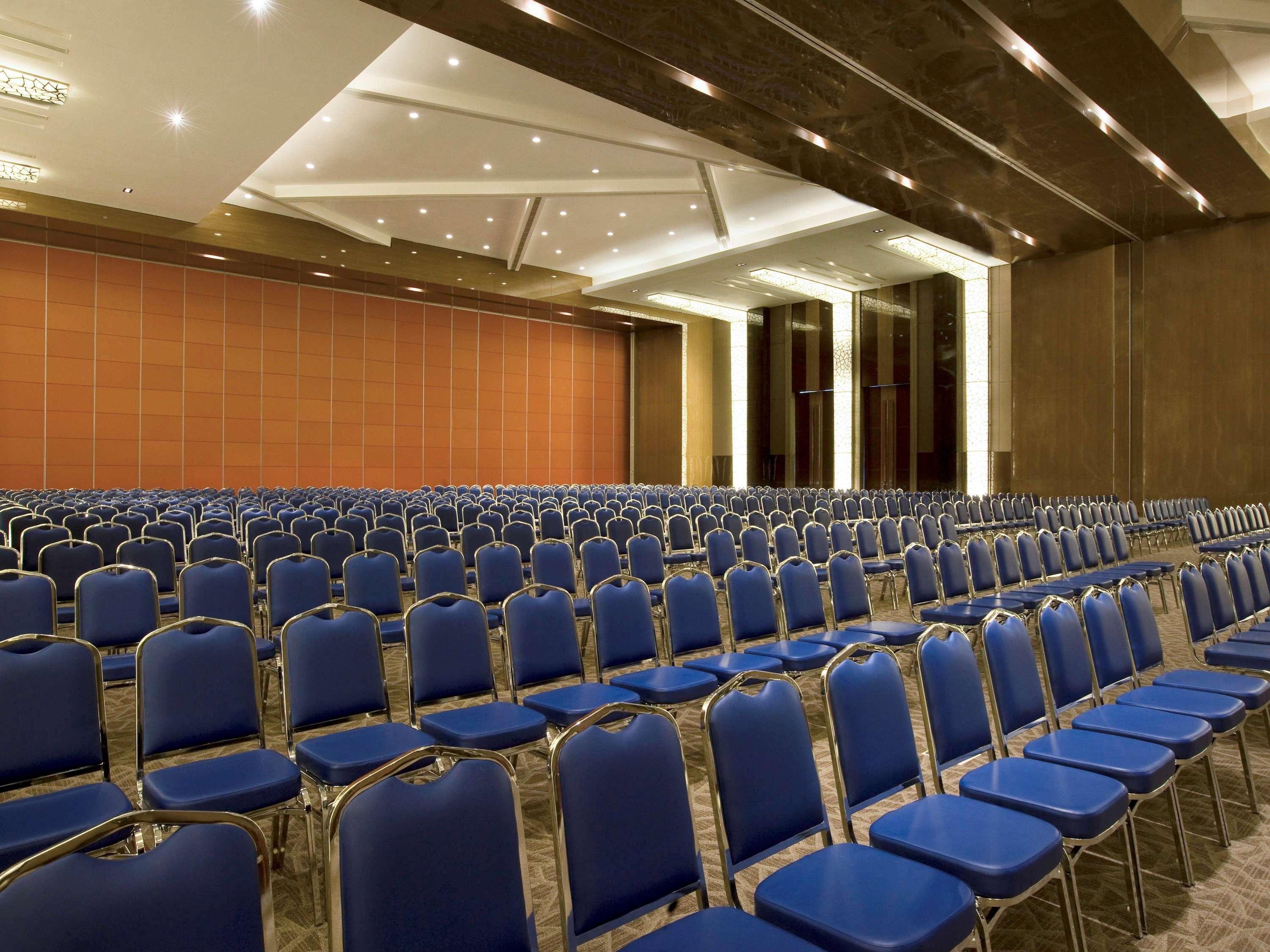 Novotel Bangka Hotel & Convention Center Пангкалпинанг Екстериор снимка