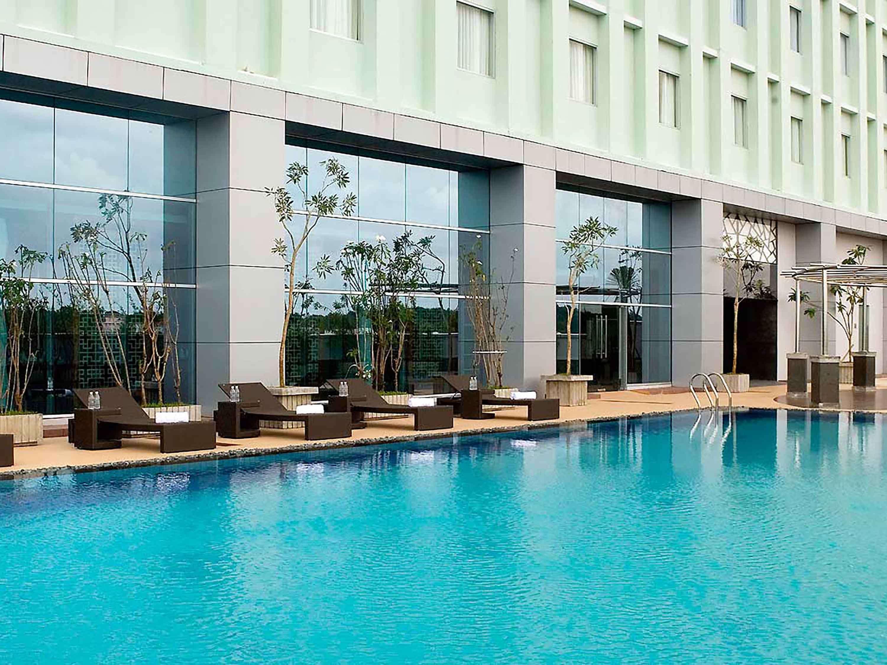 Novotel Bangka Hotel & Convention Center Пангкалпинанг Екстериор снимка