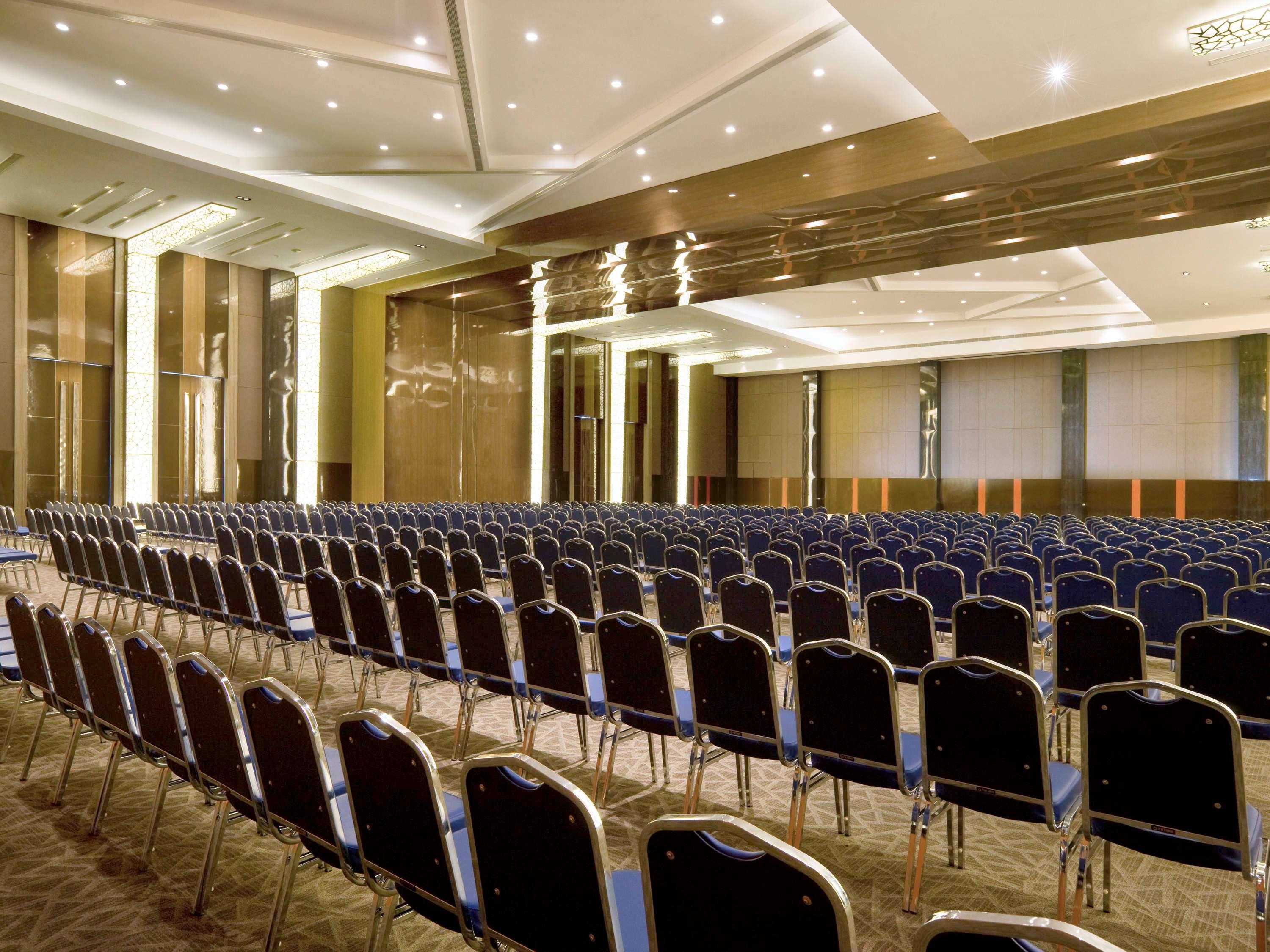 Novotel Bangka Hotel & Convention Center Пангкалпинанг Екстериор снимка
