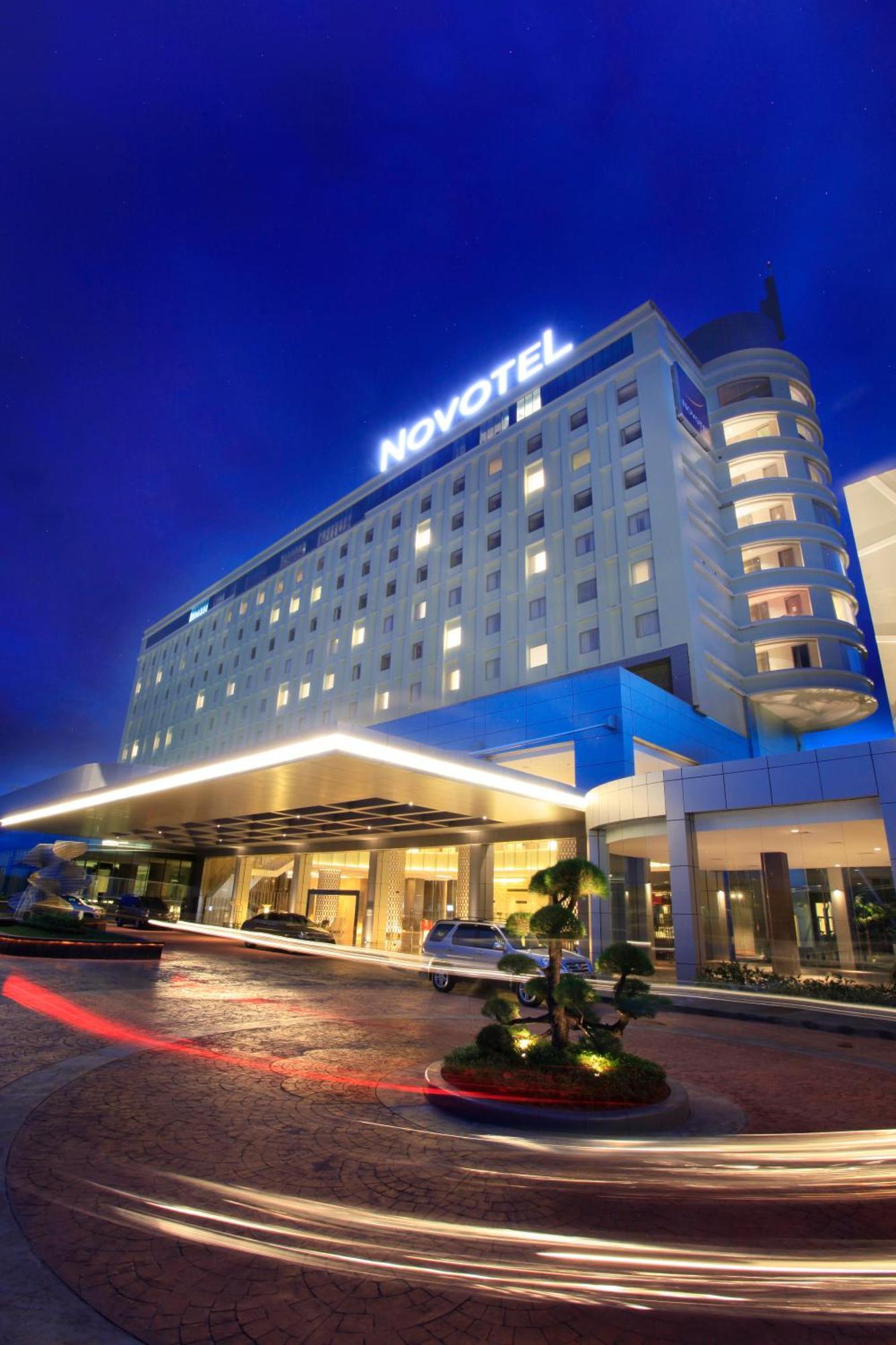 Novotel Bangka Hotel & Convention Center Пангкалпинанг Екстериор снимка