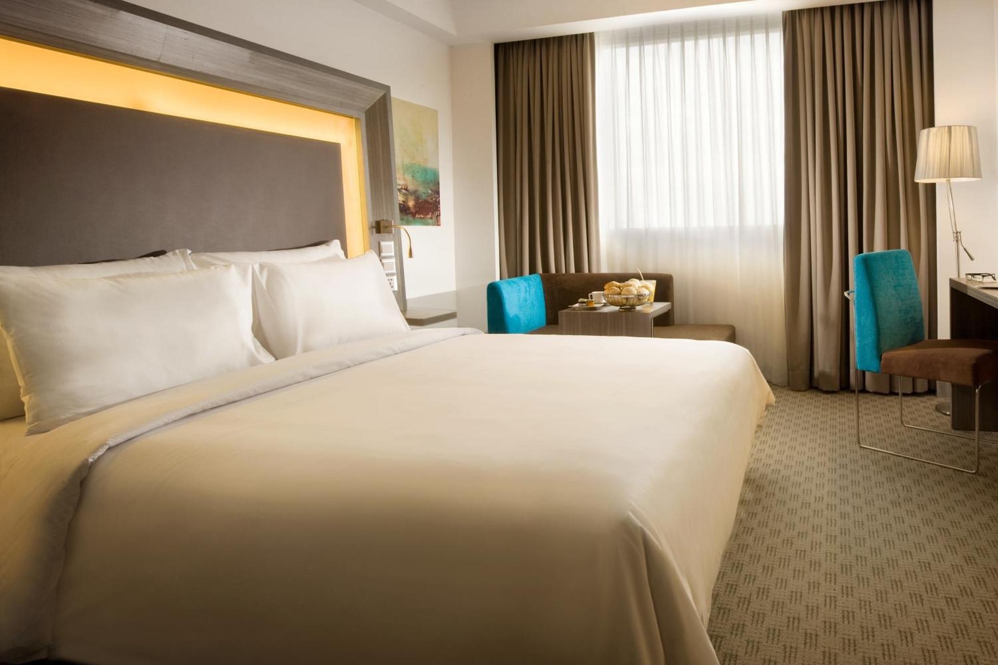 Novotel Bangka Hotel & Convention Center Пангкалпинанг Стая снимка