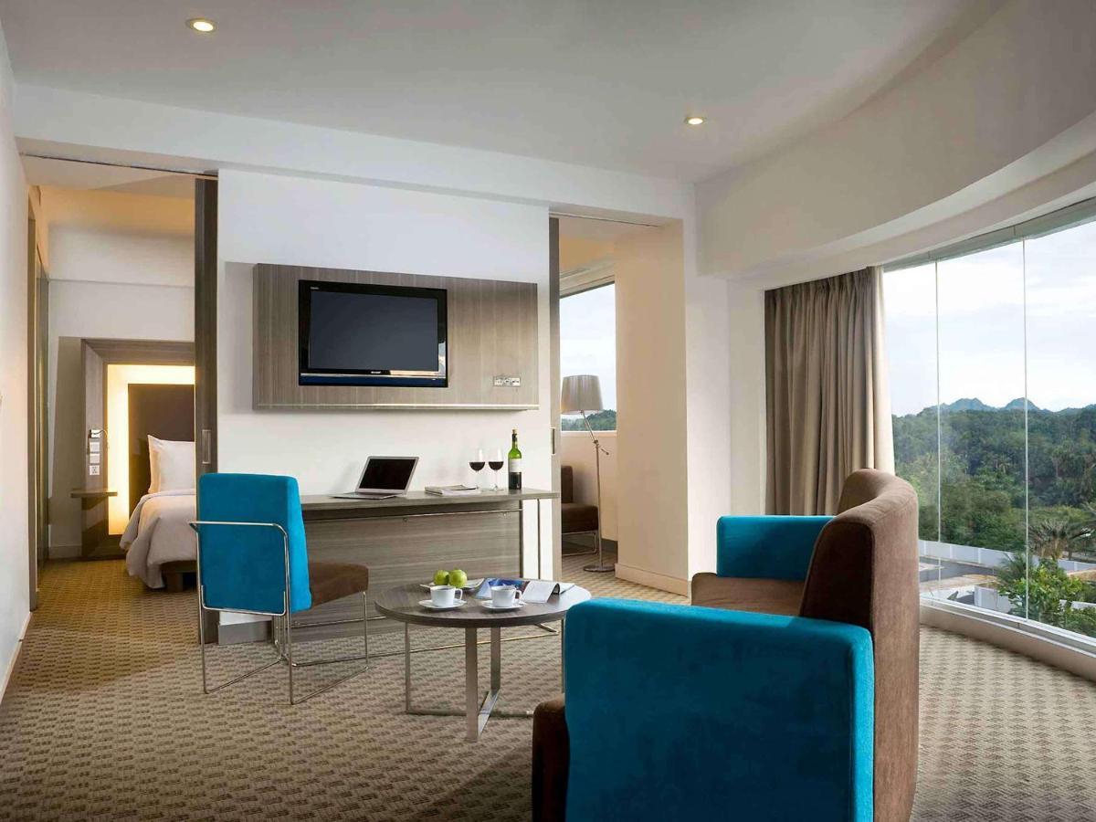 Novotel Bangka Hotel & Convention Center Пангкалпинанг Екстериор снимка